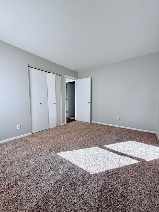 Building Photo - 276 Fairway Ct