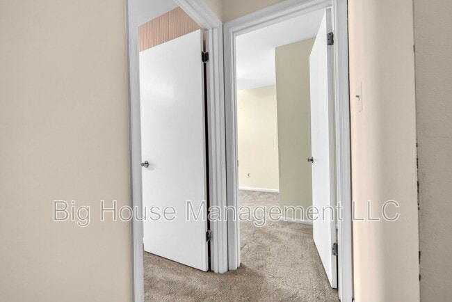 Building Photo - 44 Robin Ridge Ct