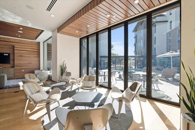 Building Photo - 908 Rich Ave