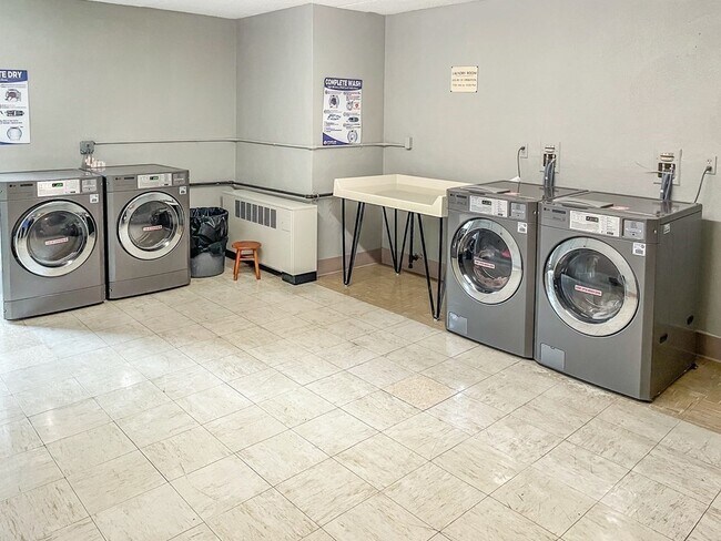 Building Photo - 50-56 Broadlawn Park