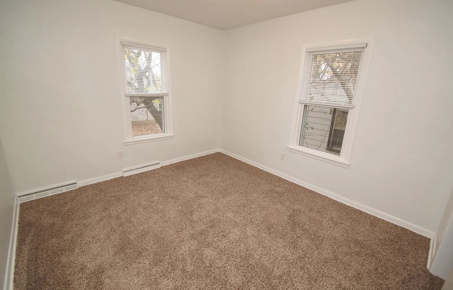 Building Photo - 18 Riverview Ln