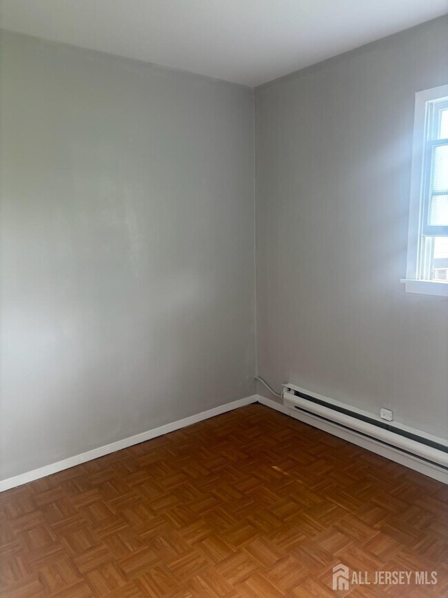 Building Photo - 47 Thorpe Ave