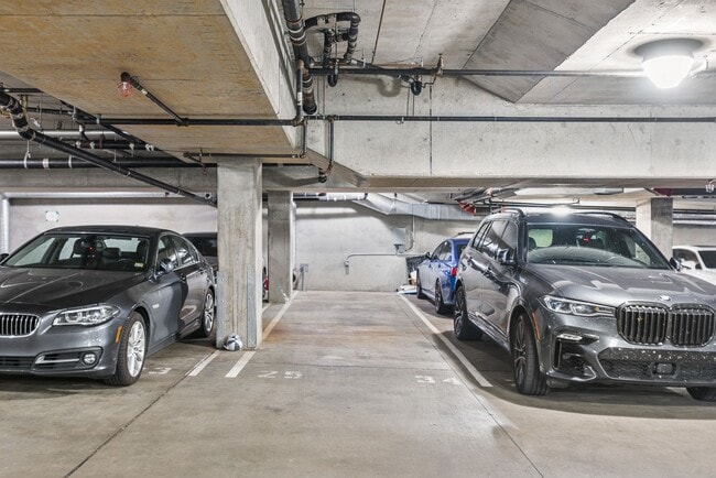 Building Photo - Walkable Little Italy Living – 3BR/3BA with Gated Parking