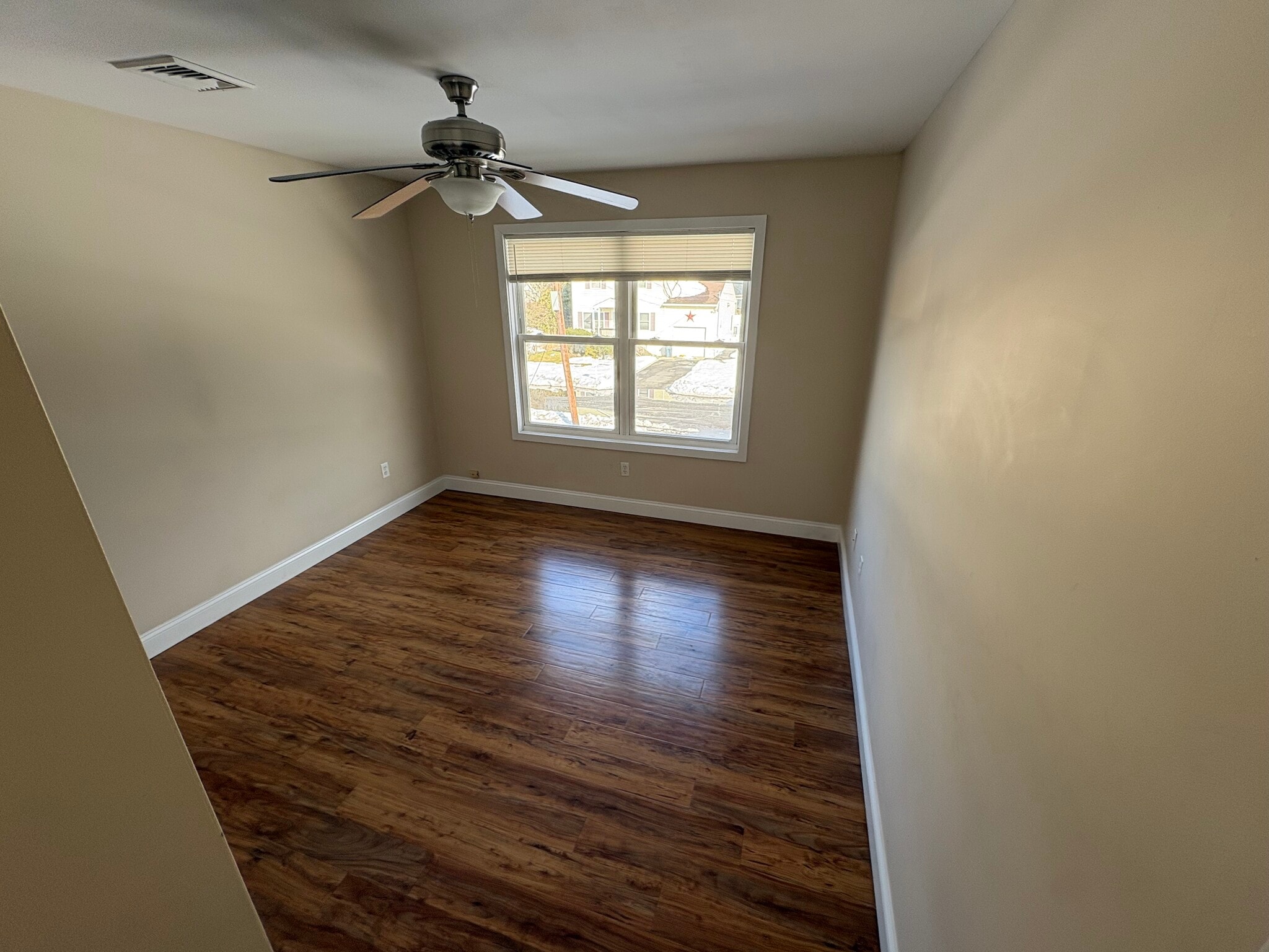 Building Photo - 60 Lynbrook Dr