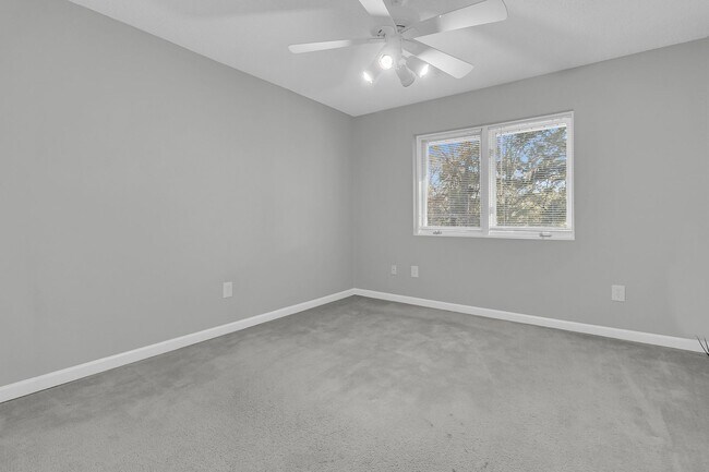 Building Photo - 5844 Hart Rd