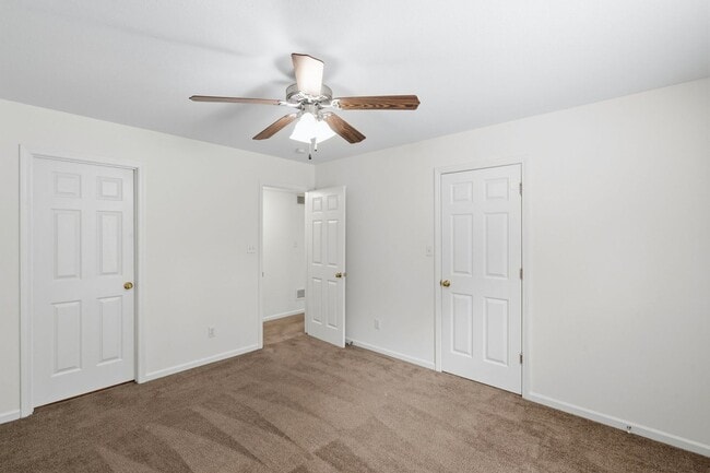Building Photo - 5004-5006-5006 Betty Jean Way