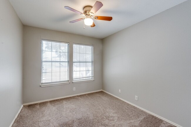 Building Photo - 3 Bedroom/2.5 Bath Guilbeau Gardens Subdivision