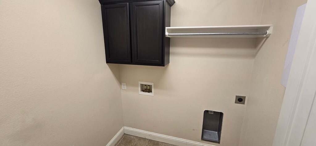 Building Photo - 9500 Sagebrush Ave