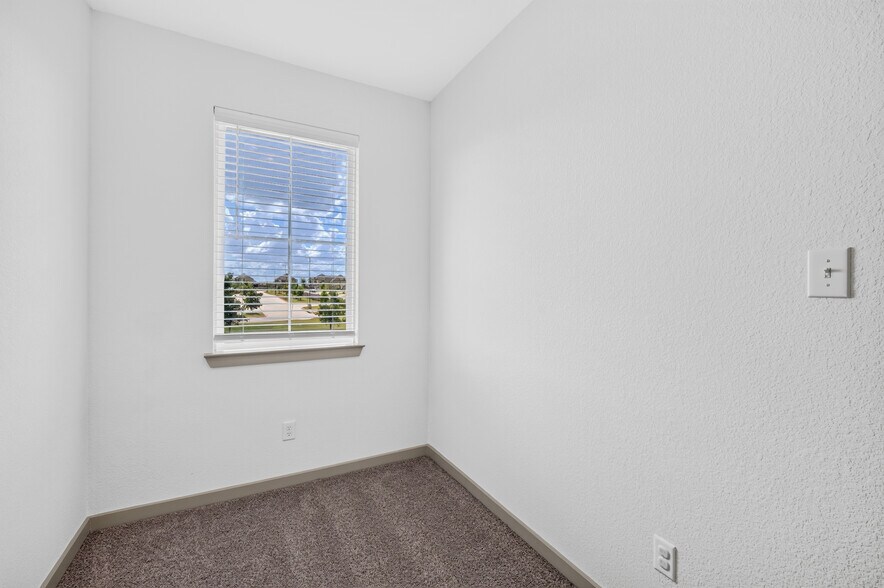 Building Photo - 6508 McGregor Loop