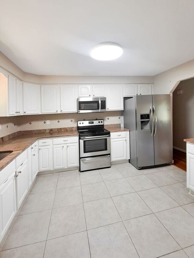 Building Photo - Coming Soon! Attractive Mid Century Modern...