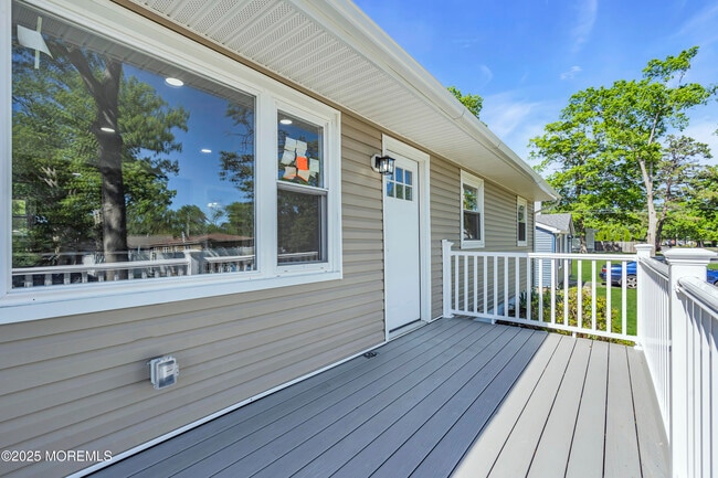 Building Photo - 1624 Joffre Rd