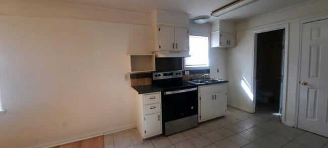 Building Photo - 301 Ebenezer Ave