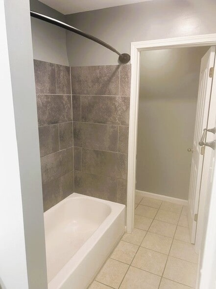 Building Photo - 3403 Saddle Creek Cove