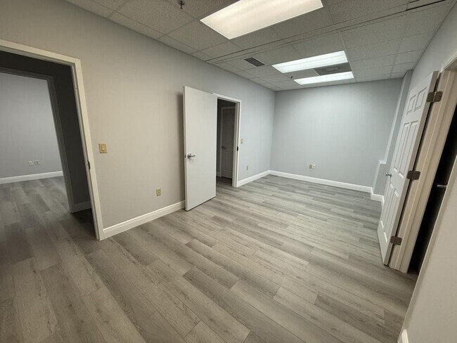 Building Photo - 13250 N 56th St