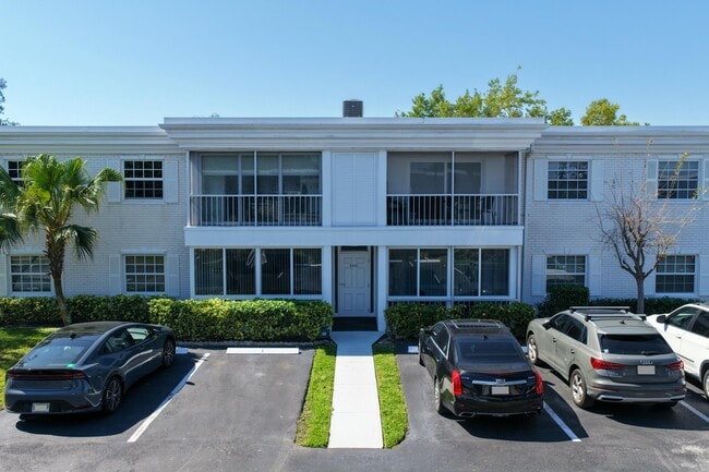 Building Photo - 6231 Bay Club Dr