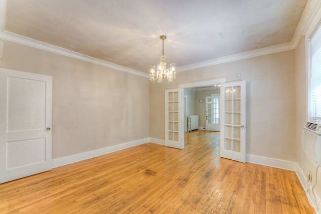 Building Photo - Charming 5BR/2.5BA Brick Bungalow in Vollintine-Evergreen