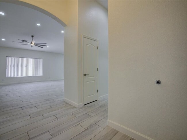 Building Photo - $500 OFF FIRST FULL MONTHS RENT!