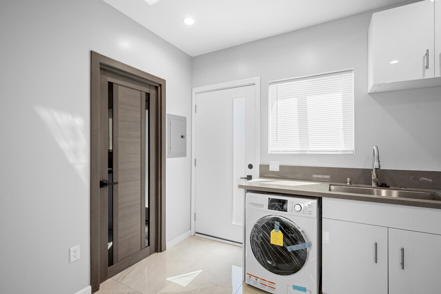 Building Photo - 13689 Bracken St