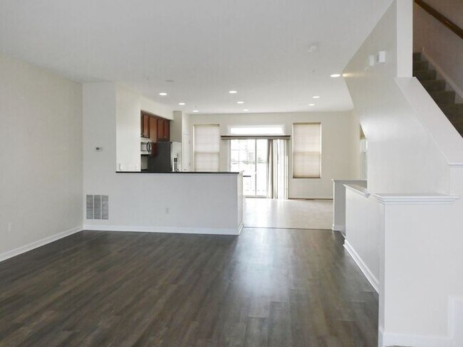 Building Photo - Pet Friendly 3 level End Unit Town Home wi...