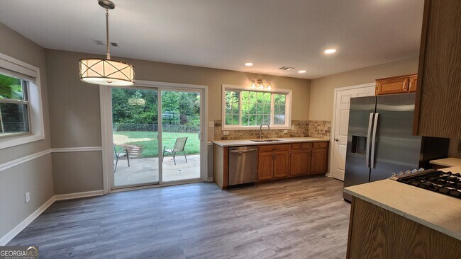 Building Photo - 135 Riverside Ct