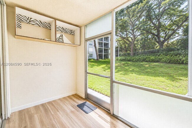 Building Photo - 9430 Live Oak Pl