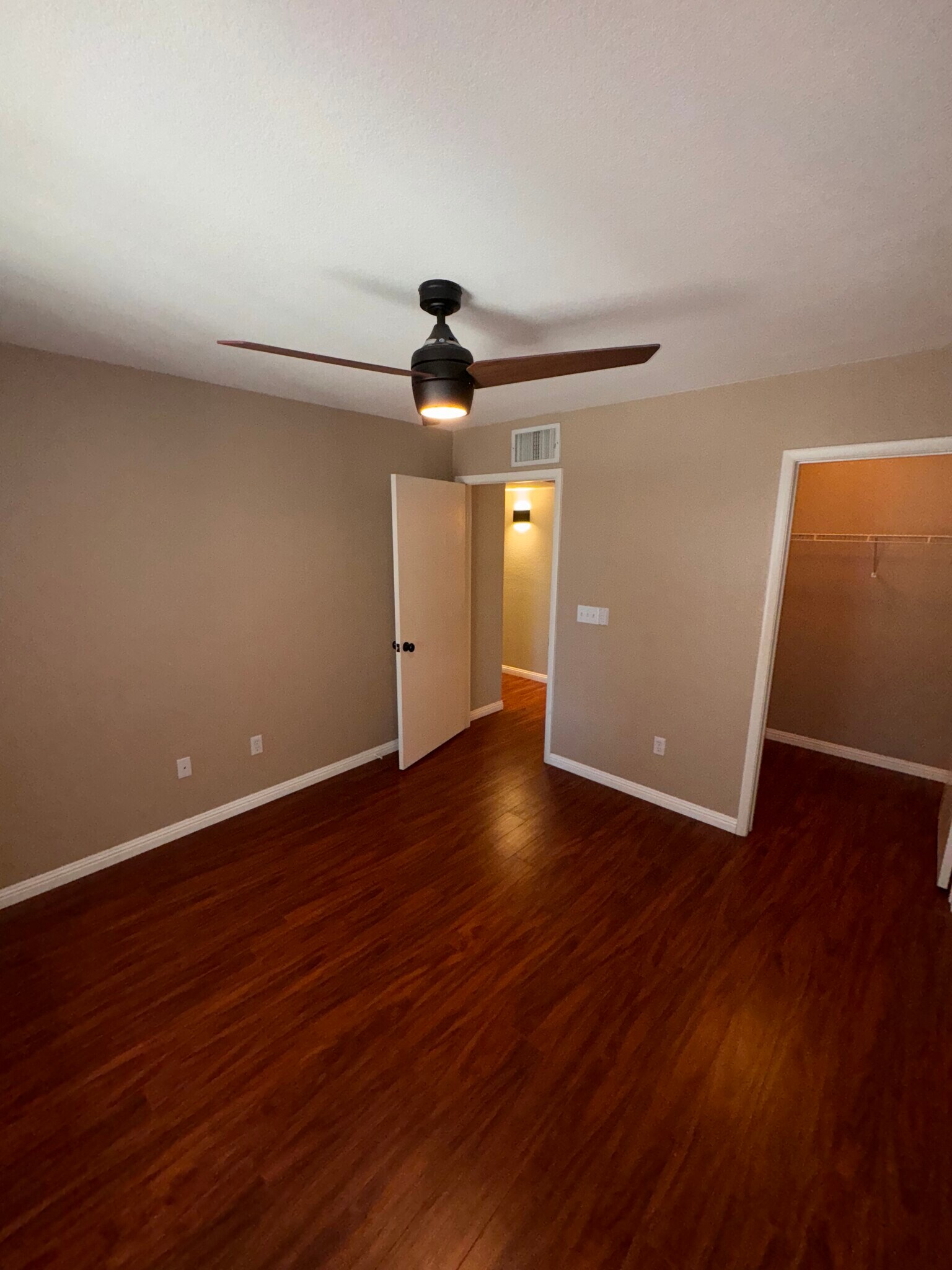 Building Photo - 1901 Desert Falls Ct