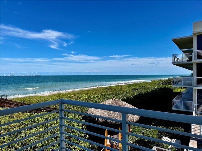 Building Photo - 4810 N Hwy A1A