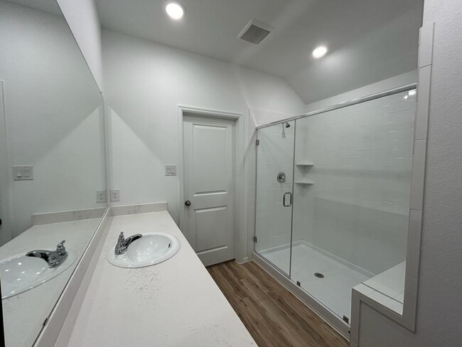 Building Photo - 2909 Eden Lk Ln