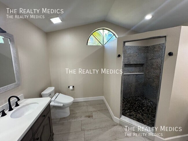 Building Photo - 2601 Bridle Dr