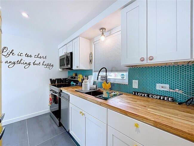 Building Photo - 304 29th St