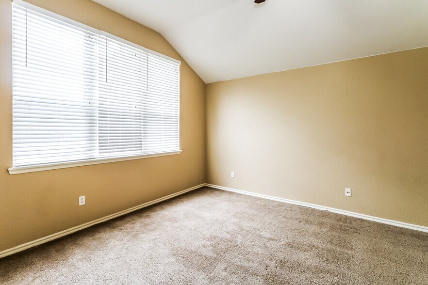 Building Photo - 2200 SW 141st Pl