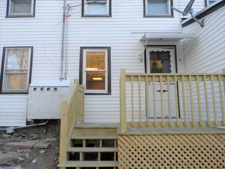 Building Photo - 130 Park St