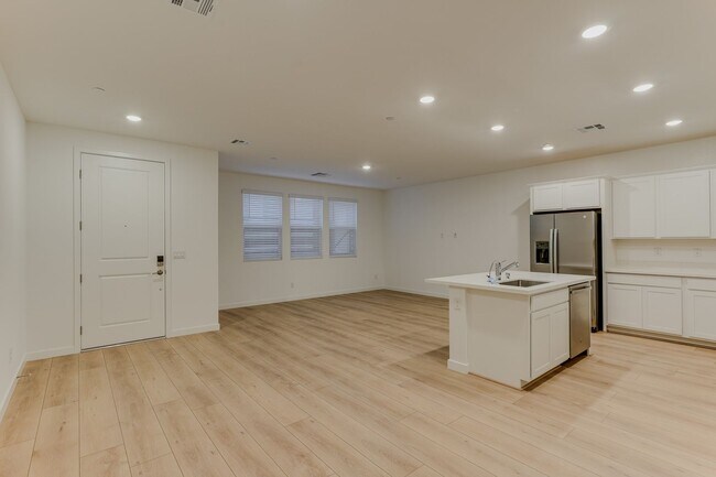 Building Photo - Modern Townhome Living in Henderson’s Historic Water District!