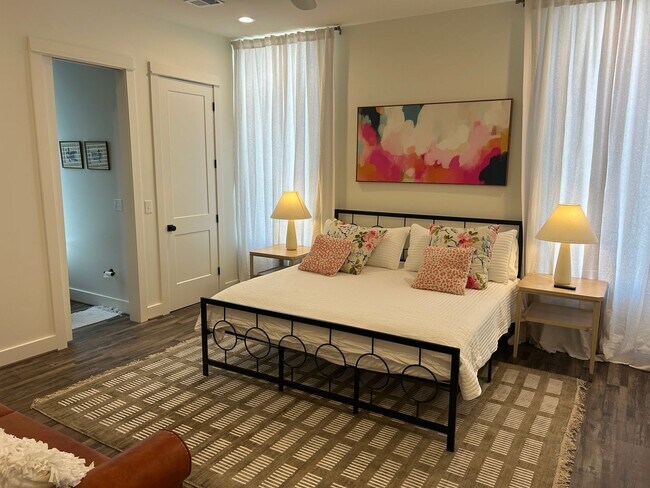 Building Photo - 165 Morrow Ave