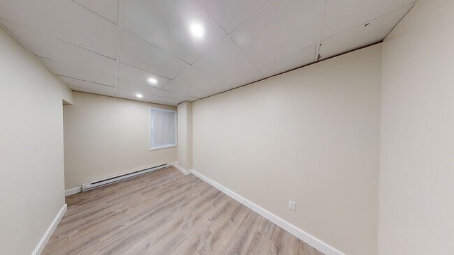 Building Photo - 1904 Beacon St