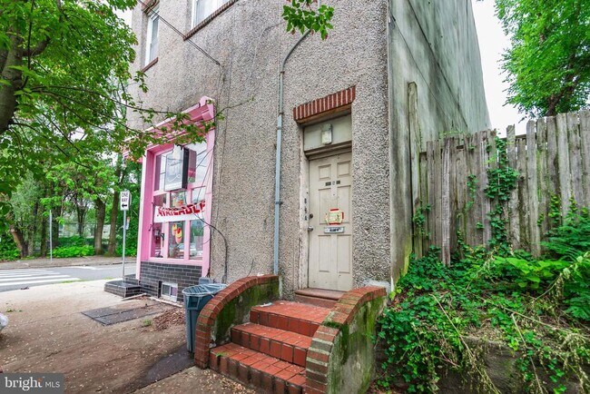 Building Photo - 400 N 32nd St