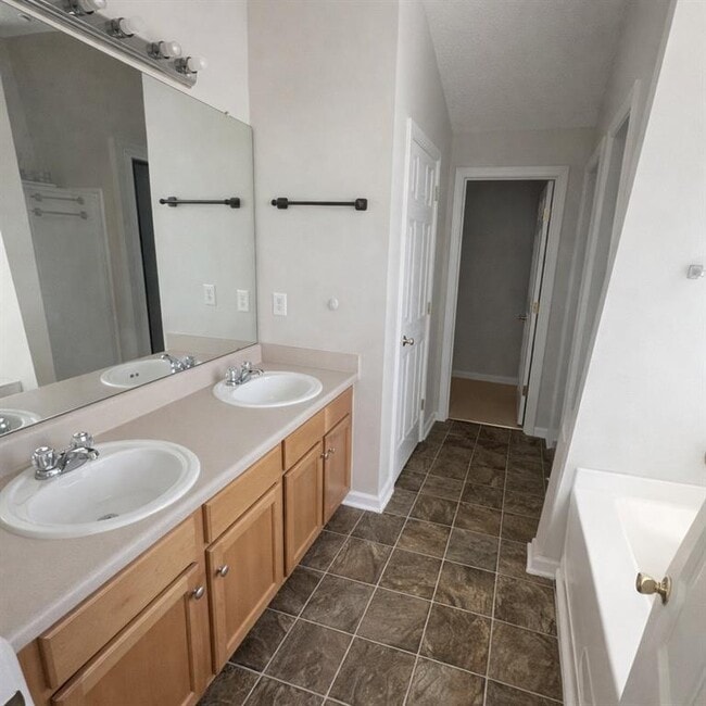 Building Photo - 728 Denise Ct