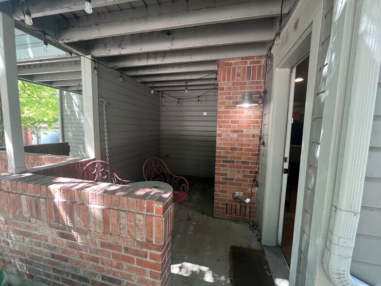 Building Photo - 1405 Broadway St