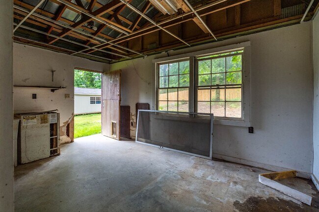 Building Photo - 4222 Arbutus Dr
