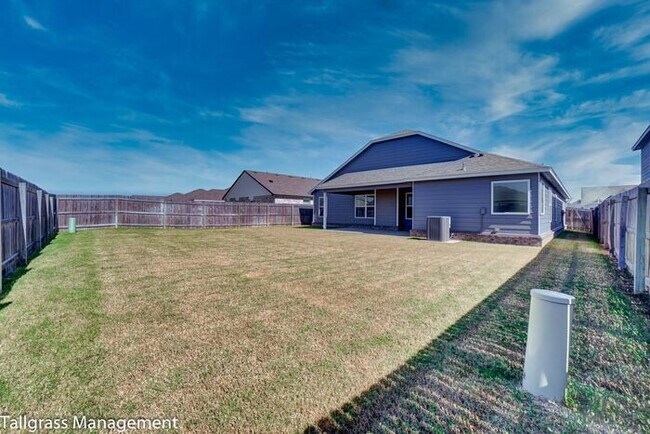 Building Photo - Pool + Park Community! 3/2/2 Plus Office!