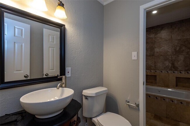 Building Photo - 4620 Glen Oaks Cir