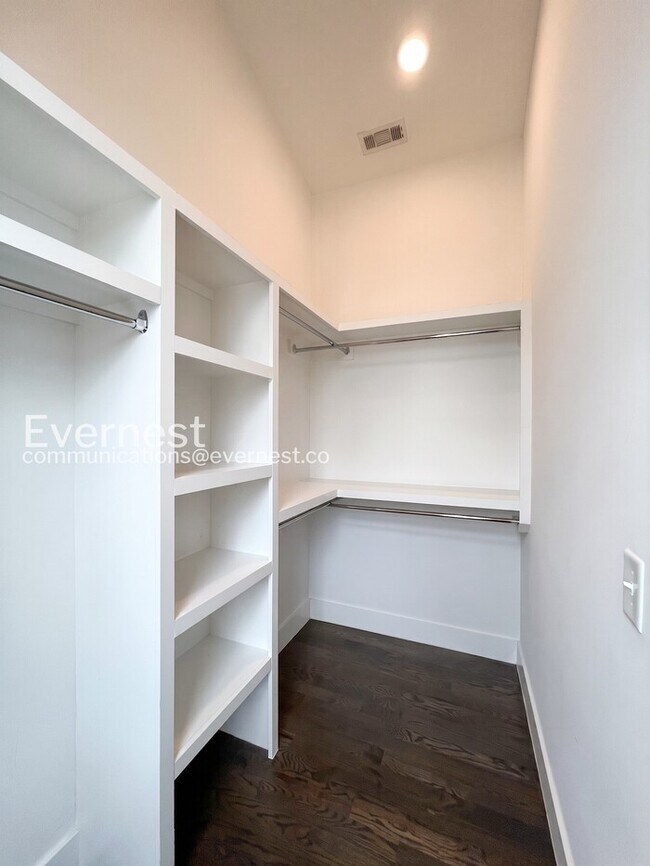 Building Photo - 915 Delmas Ave