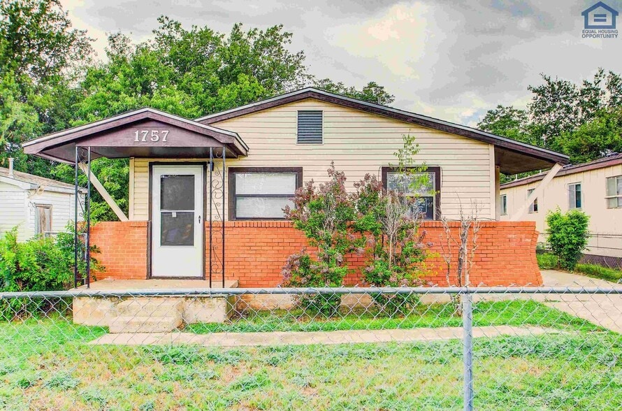 Primary Photo - 1757 SW 13th St