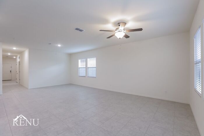 Building Photo - 35285 W San Capistrano Ave