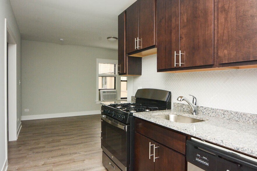 Building Photo - 729 W Brompton Ave