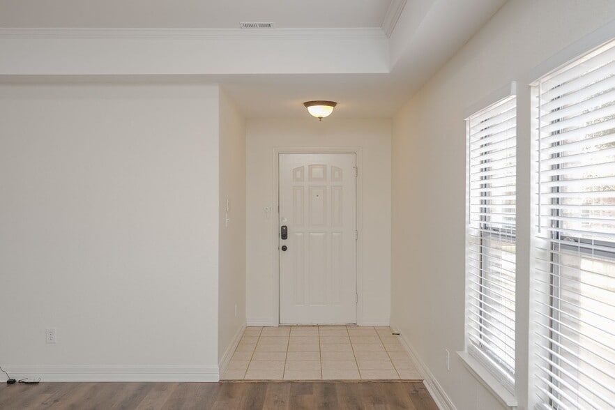 Building Photo - 6410 Nottoway Ct