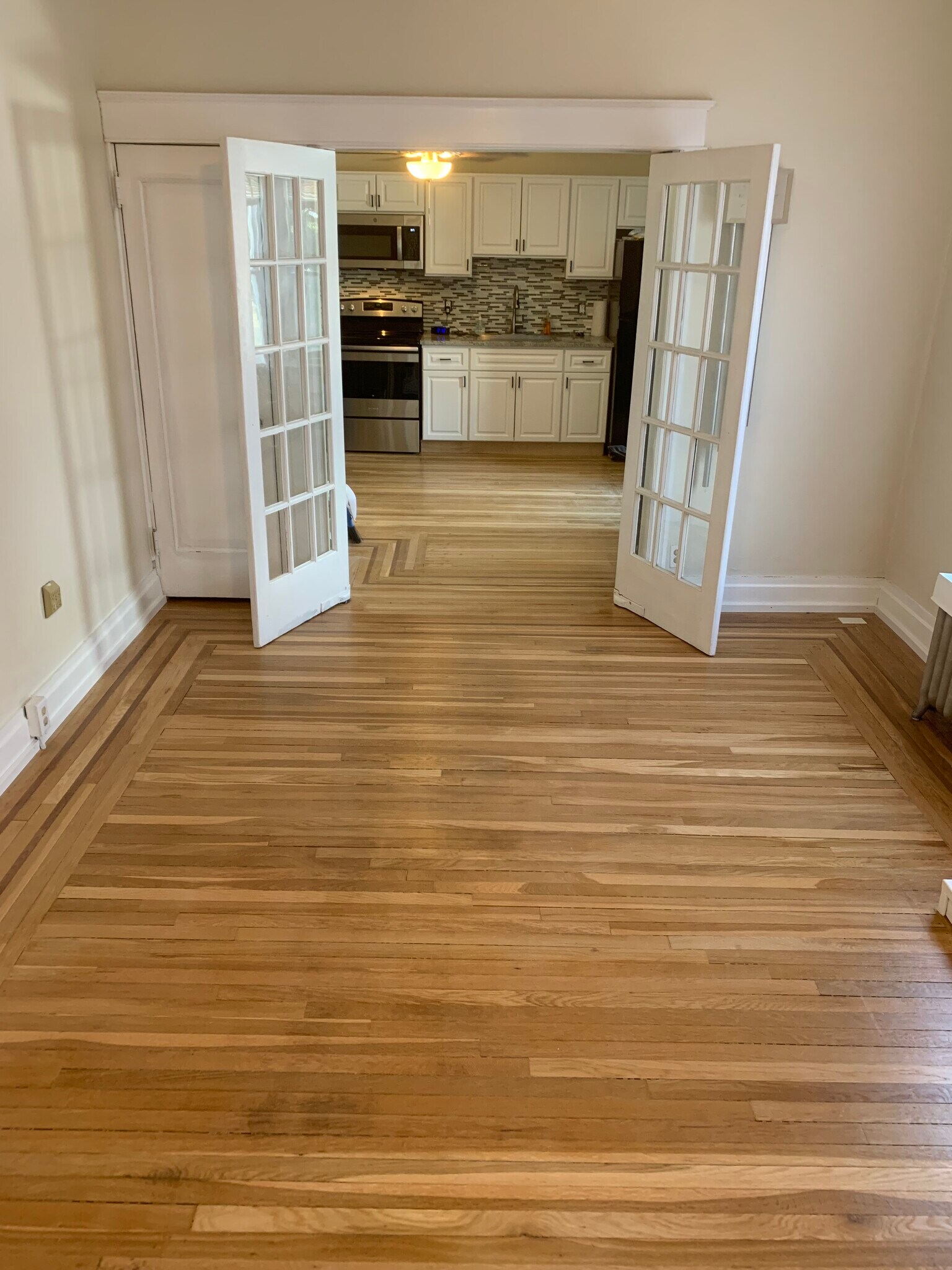 Living room without furniture - 724 N 19th St