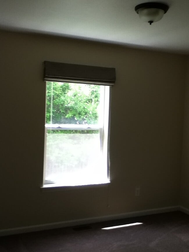 Building Photo - 4 Bedroom 2 Bathroom House - Close to MSU Campus