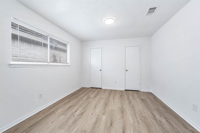 Building Photo - 11554 Chesswood Dr