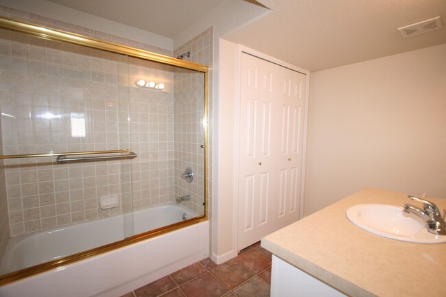 Building Photo - Appealing 3 Bedroom Townhouse Located in G...
